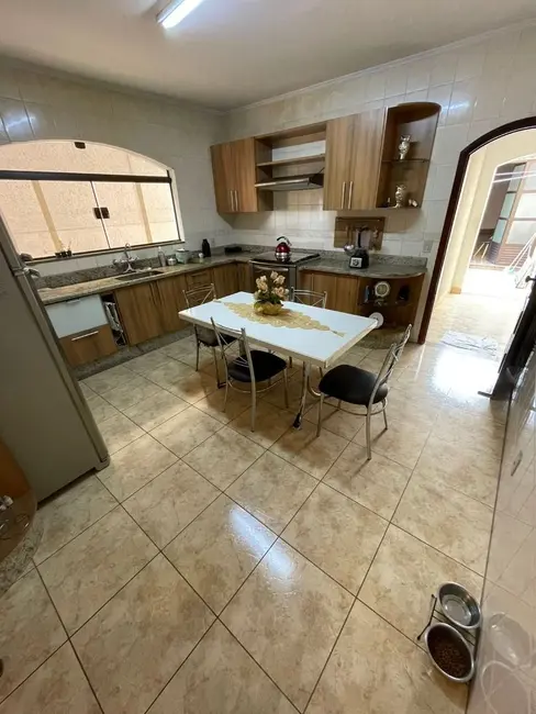 Sobrado com 3 quartos à venda, 200m2 em Vila Alpina, São Paulo - SP - imagem 9 Foto 9 de Sobrado com 3 quartos à venda, 200m2 em Vila Alpina, São Paulo - SP