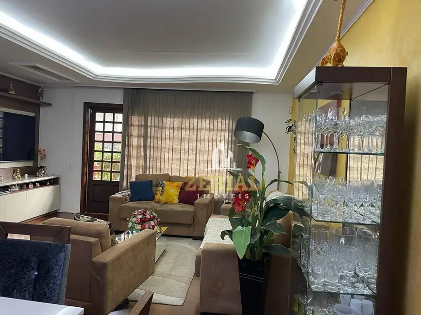 Sobrado com 4 quartos para alugar, 128m2 em Santa Maria, Sao Caetano Do Sul - SP - imagem 1 Foto 1 de Sobrado com 4 quartos para alugar, 128m2 em Santa Maria, Sao Caetano Do Sul - SP