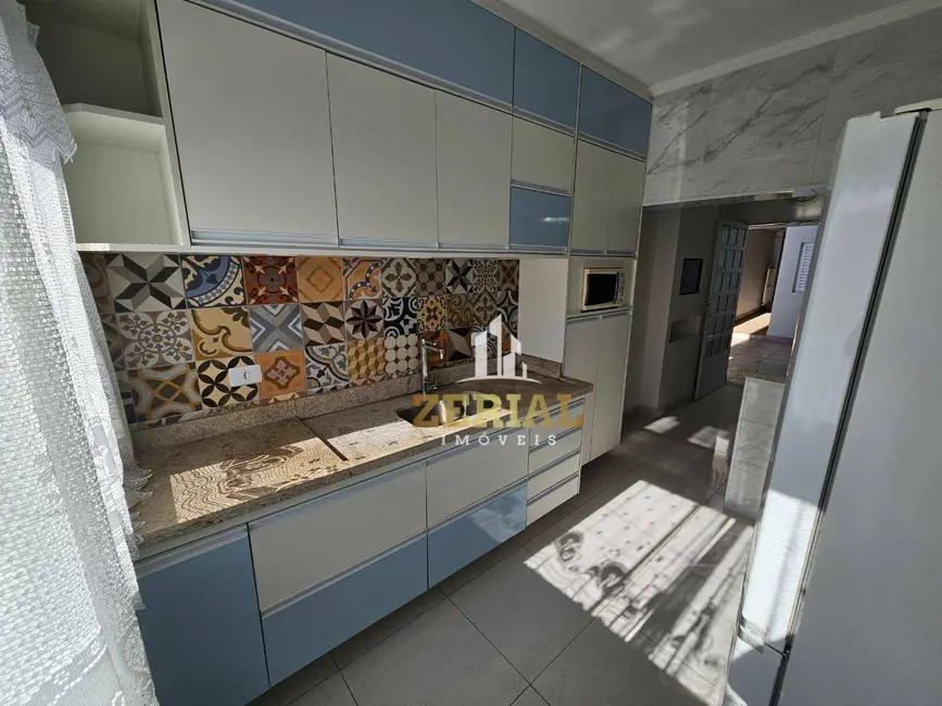 Sobrado com 3 quartos à venda, 210m2 em Jardim das Maravilhas, Santo Andre - SP - imagem 3 Foto 3 de Sobrado com 3 quartos à venda, 210m2 em Jardim das Maravilhas, Santo Andre - SP