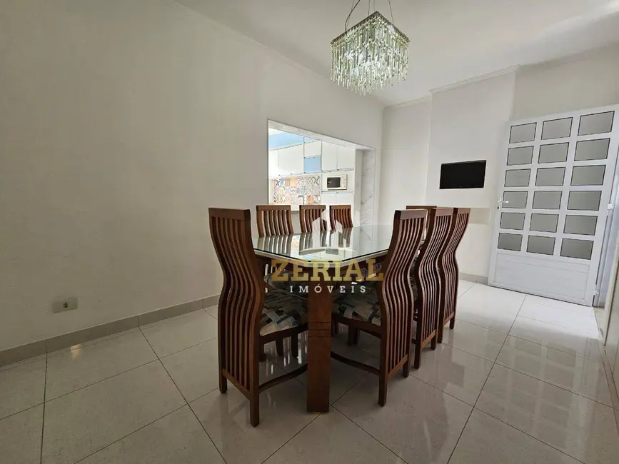 Sobrado com 3 quartos à venda, 210m2 em Jardim das Maravilhas, Santo Andre - SP - imagem 9 Foto 9 de Sobrado com 3 quartos à venda, 210m2 em Jardim das Maravilhas, Santo Andre - SP