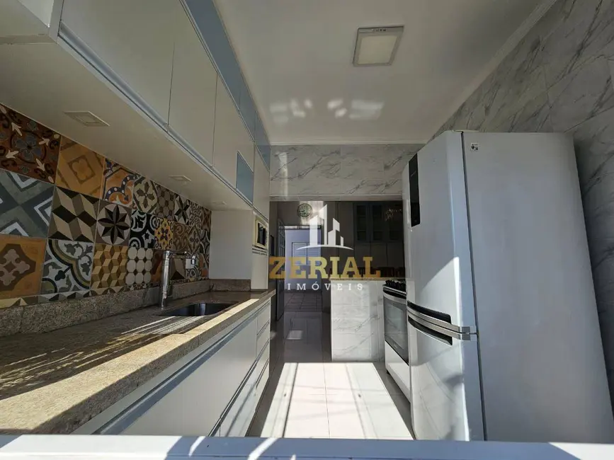 Sobrado com 3 quartos à venda, 210m2 em Jardim das Maravilhas, Santo Andre - SP - imagem 4 Foto 4 de Sobrado com 3 quartos à venda, 210m2 em Jardim das Maravilhas, Santo Andre - SP