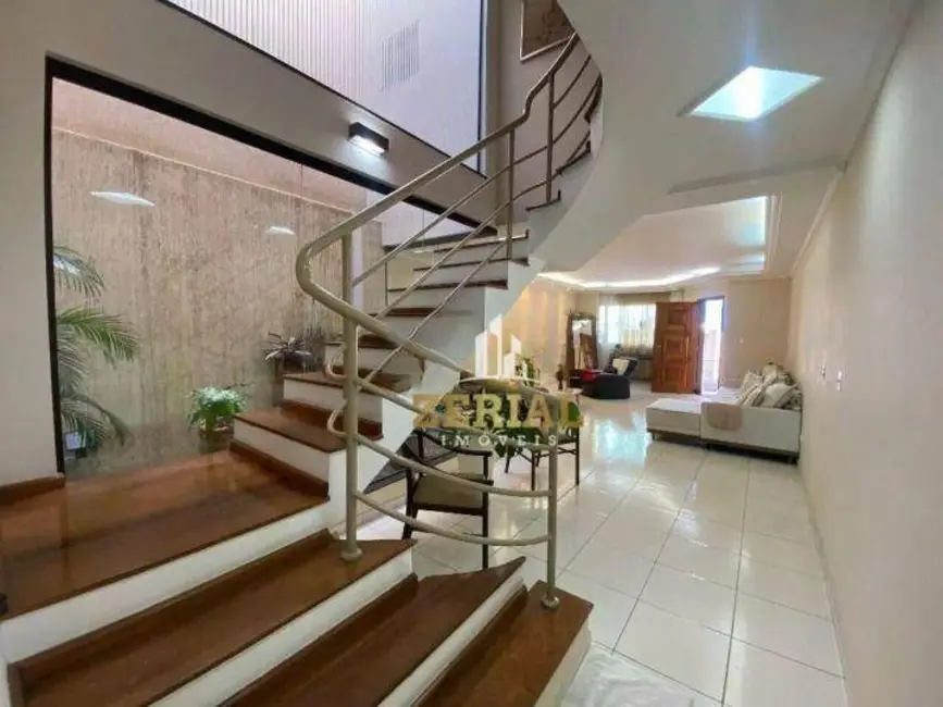 Foto 1 de Sobrado com 3 quartos à venda, 165m2 em Osvaldo Cruz, Sao Caetano Do Sul - SP