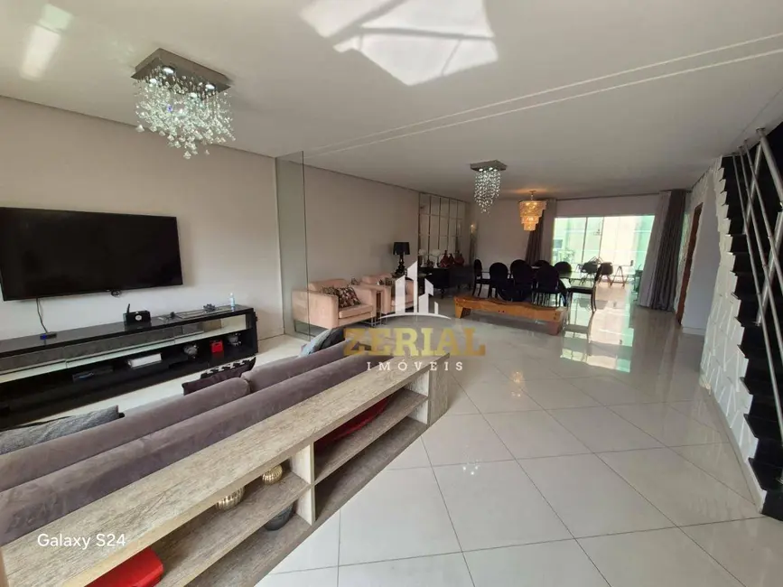 Foto 1 de Sobrado com 4 quartos para alugar, 350m2 em Parque dos Pássaros, Sao Bernardo Do Campo - SP