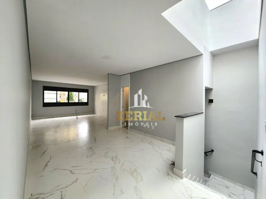Sobrado com 3 quartos à venda, 174m2 em Santo Antônio, Sao Caetano Do Sul - SP - imagem 2 Foto 2 de Sobrado com 3 quartos à venda, 174m2 em Santo Antônio, Sao Caetano Do Sul - SP
