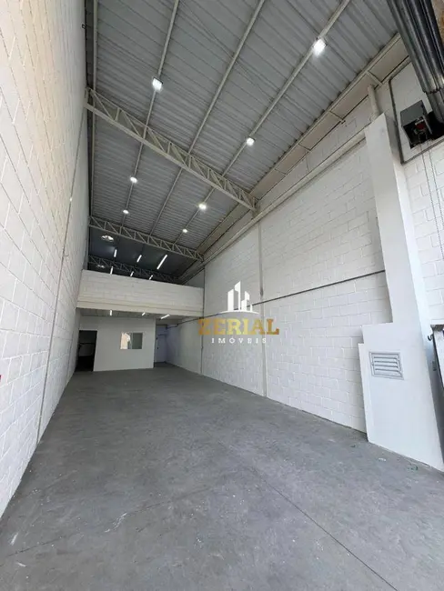 Armazém / Galpão para alugar, 220m2 em Vila Califórnia, São Paulo - SP - imagem 1 Foto 1 de Armazém / Galpão para alugar, 220m2 em Vila Califórnia, São Paulo - SP