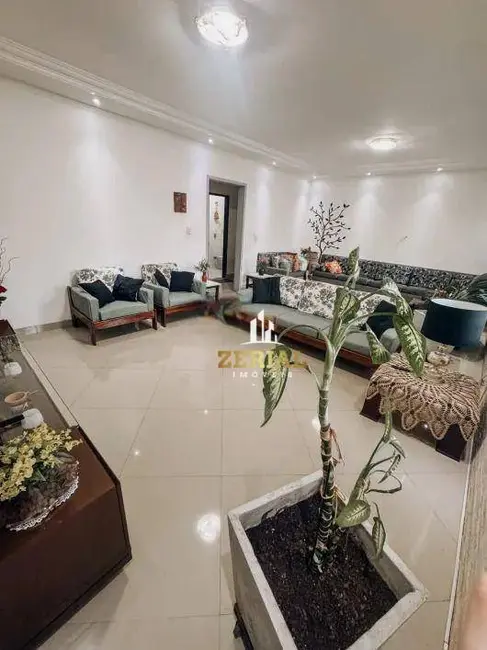 Sobrado com 5 quartos à venda, 240m2 em Fundação, Sao Caetano Do Sul - SP - imagem 2 Foto 2 de Sobrado com 5 quartos à venda, 240m2 em Fundação, Sao Caetano Do Sul - SP