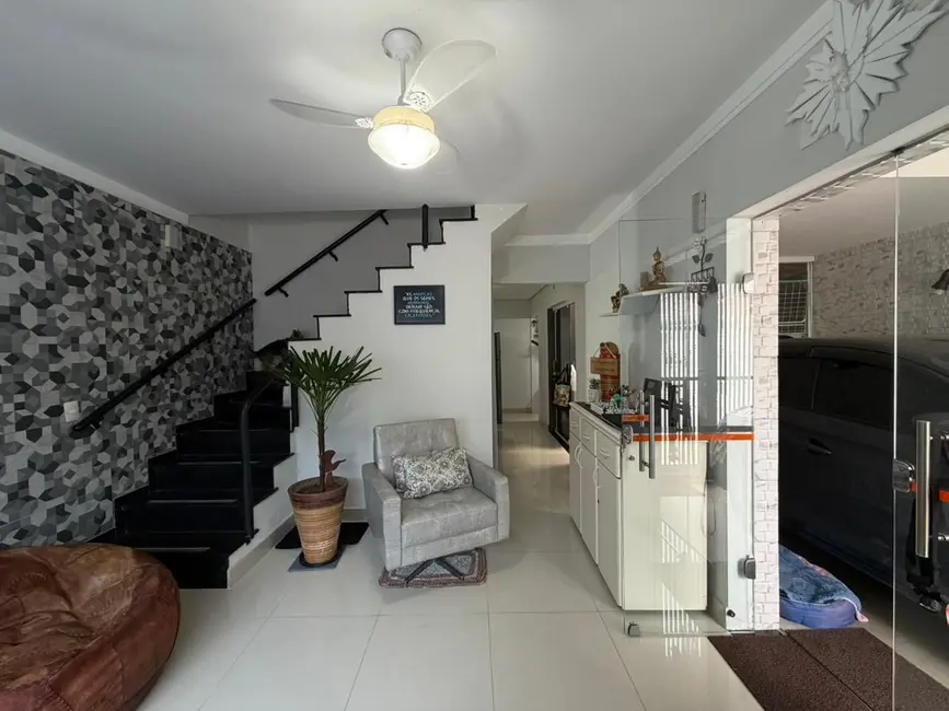 Foto 1 de Sobrado com 3 quartos à venda, 135m2 em Olímpico, Sao Caetano Do Sul - SP