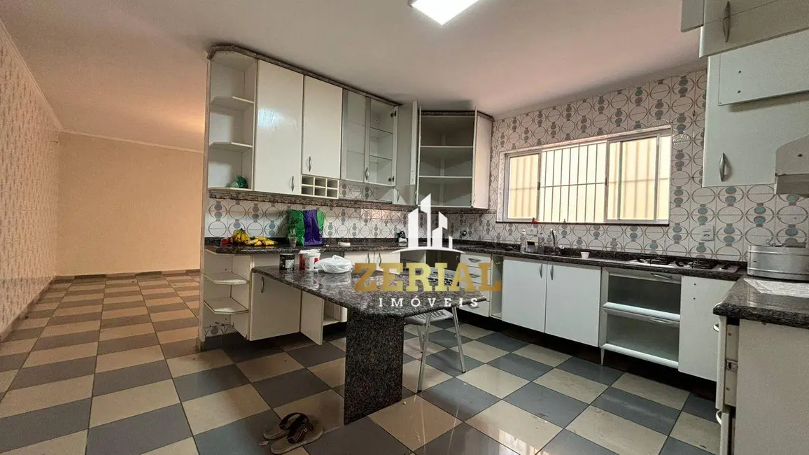 Sobrado com 4 quartos para alugar, 235m2 em Osvaldo Cruz, Sao Caetano Do Sul - SP - imagem 6 Foto 6 de Sobrado com 4 quartos para alugar, 235m2 em Osvaldo Cruz, Sao Caetano Do Sul - SP