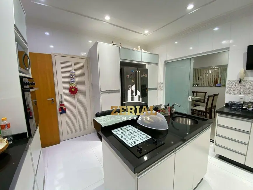 Sobrado com 4 quartos à venda, 240m2 em Santa Maria, Sao Caetano Do Sul - SP - imagem 4 Foto 4 de Sobrado com 4 quartos à venda, 240m2 em Santa Maria, Sao Caetano Do Sul - SP