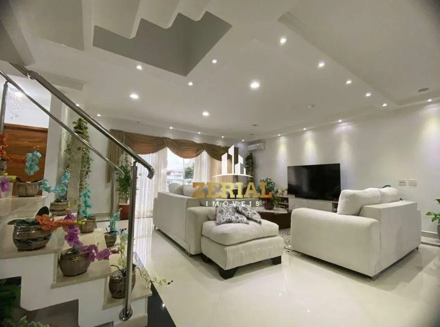Sobrado com 4 quartos à venda, 240m2 em Santa Maria, Sao Caetano Do Sul - SP - imagem 2 Foto 2 de Sobrado com 4 quartos à venda, 240m2 em Santa Maria, Sao Caetano Do Sul - SP