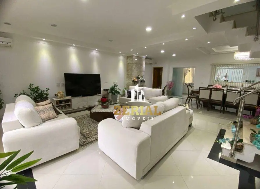 Sobrado com 4 quartos à venda, 240m2 em Santa Maria, Sao Caetano Do Sul - SP - imagem 1 Foto 1 de Sobrado com 4 quartos à venda, 240m2 em Santa Maria, Sao Caetano Do Sul - SP