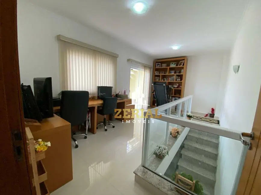 Sobrado com 4 quartos à venda, 240m2 em Santa Maria, Sao Caetano Do Sul - SP - imagem 8 Foto 8 de Sobrado com 4 quartos à venda, 240m2 em Santa Maria, Sao Caetano Do Sul - SP