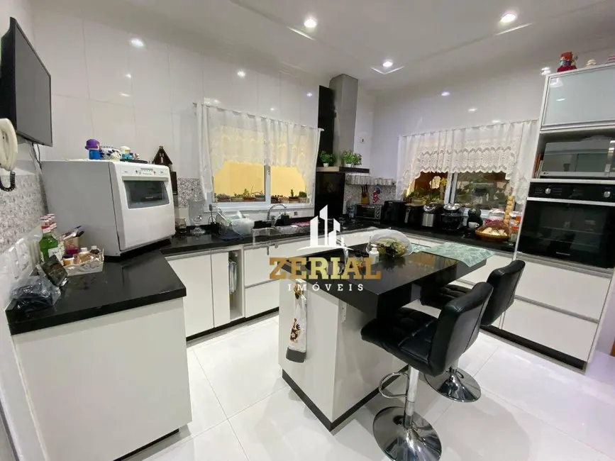 Sobrado com 4 quartos à venda, 240m2 em Santa Maria, Sao Caetano Do Sul - SP - imagem 5 Foto 5 de Sobrado com 4 quartos à venda, 240m2 em Santa Maria, Sao Caetano Do Sul - SP