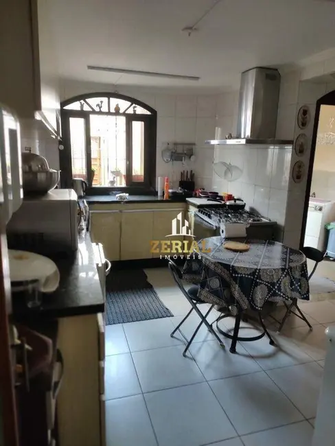 Sobrado com 4 quartos à venda, 132m2 em Santa Maria, Sao Caetano Do Sul - SP - imagem 3 Foto 3 de Sobrado com 4 quartos à venda, 132m2 em Santa Maria, Sao Caetano Do Sul - SP