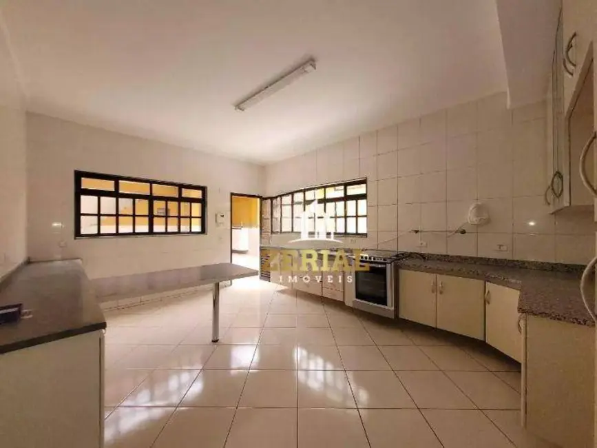 Sobrado com 3 quartos para alugar, 345m2 em Santa Paula, Sao Caetano Do Sul - SP - imagem 5 Foto 5 de Sobrado com 3 quartos para alugar, 345m2 em Santa Paula, Sao Caetano Do Sul - SP