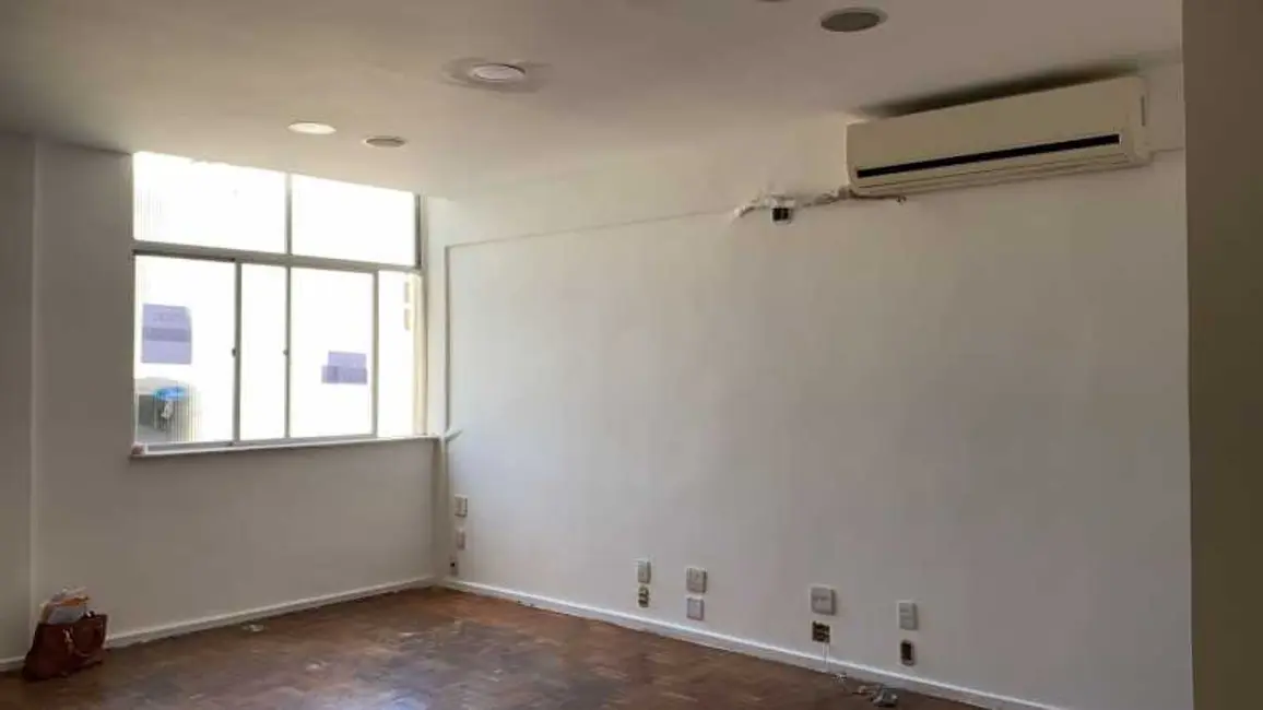 Sala Comercial à venda, 52m2 em Rio De Janeiro - RJ - imagem 3 Foto 3 de Sala Comercial à venda, 52m2 em Rio De Janeiro - RJ