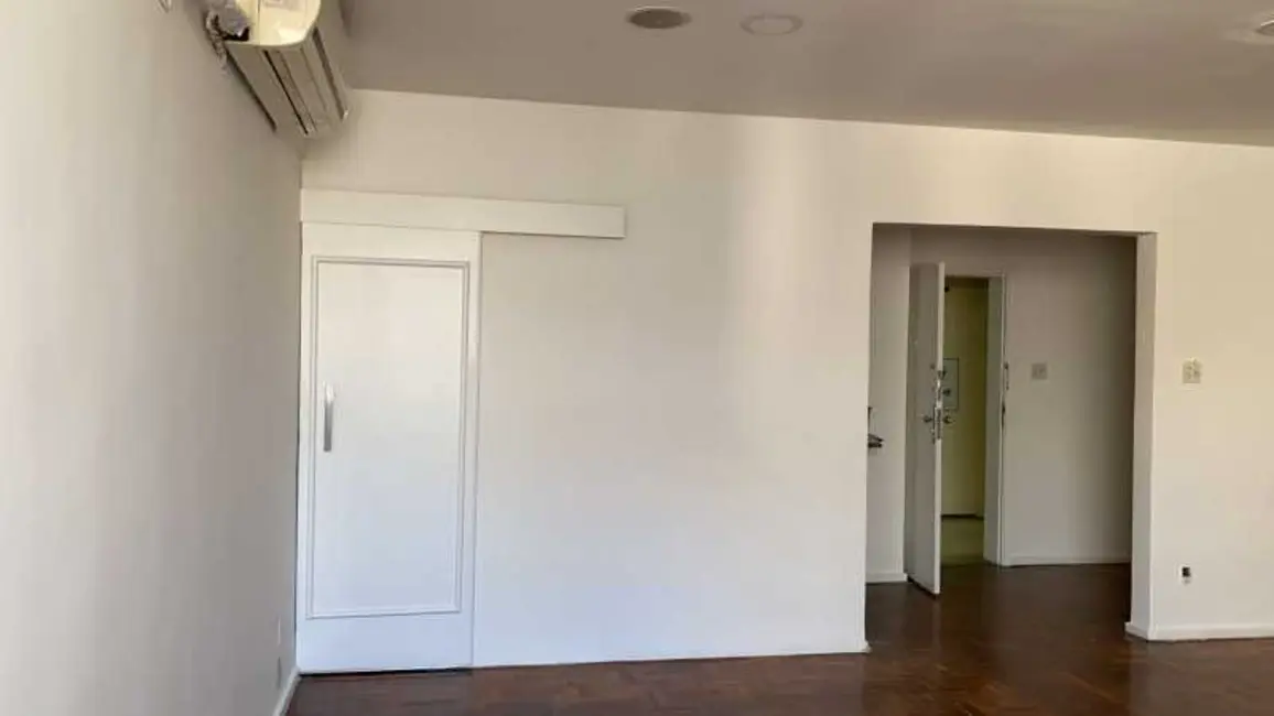 Sala Comercial à venda, 52m2 em Rio De Janeiro - RJ - imagem 4 Foto 4 de Sala Comercial à venda, 52m2 em Rio De Janeiro - RJ
