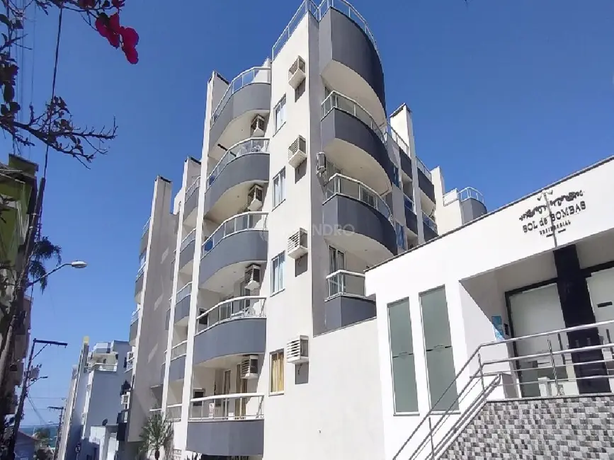 Apartamento com 3 quartos para alugar, 90m2 em Bombinhas - SC - imagem 1 Foto 1 de Apartamento com 3 quartos para alugar, 90m2 em Bombinhas - SC