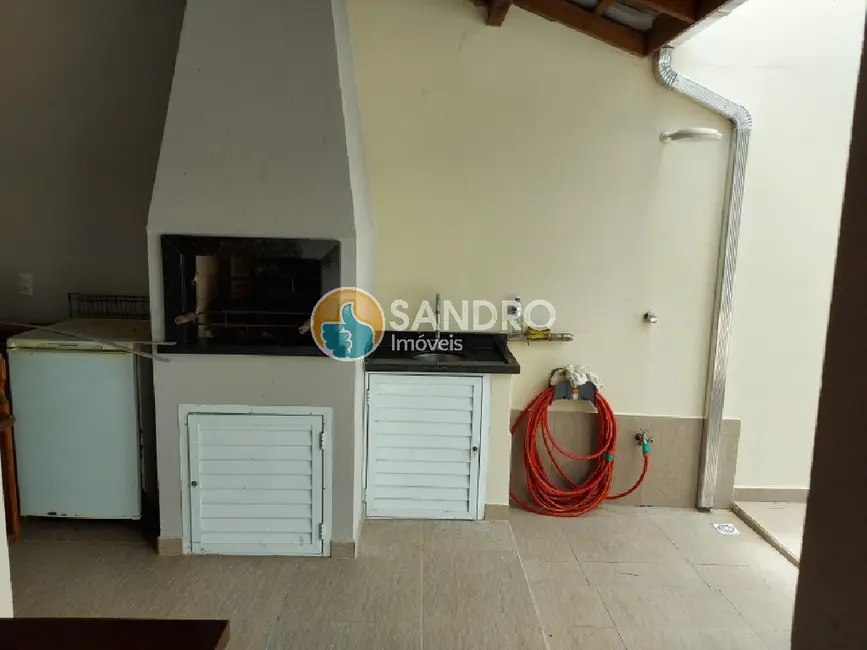 Casa com 3 quartos à venda, 200m2 em Bombinhas - SC - imagem 8 Foto 8 de Casa com 3 quartos à venda, 200m2 em Bombinhas - SC