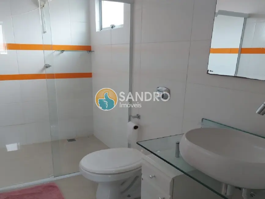 Casa com 3 quartos à venda, 200m2 em Bombinhas - SC - imagem 3 Foto 3 de Casa com 3 quartos à venda, 200m2 em Bombinhas - SC