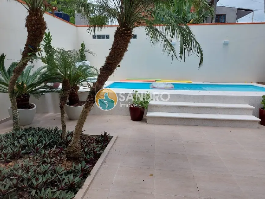Casa com 3 quartos à venda, 200m2 em Bombinhas - SC - imagem 6 Foto 6 de Casa com 3 quartos à venda, 200m2 em Bombinhas - SC