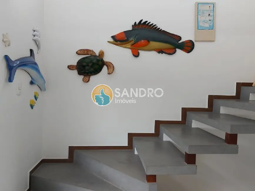 Casa com 3 quartos à venda, 200m2 em Bombinhas - SC - imagem 5 Foto 5 de Casa com 3 quartos à venda, 200m2 em Bombinhas - SC