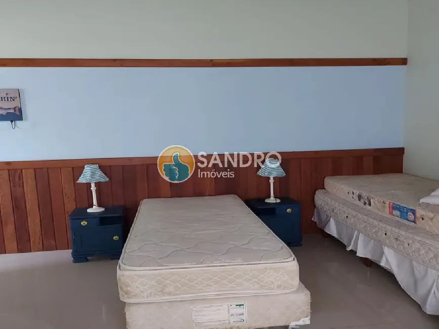 Casa com 3 quartos à venda, 200m2 em Bombinhas - SC - imagem 4 Foto 4 de Casa com 3 quartos à venda, 200m2 em Bombinhas - SC