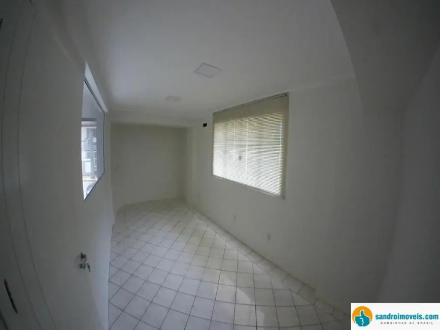 Foto 3 de Sala Comercial à venda, 88m2 em Bombinhas - SC