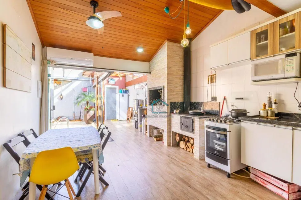 Casa de Condomínio com 2 quartos à venda, 200m2 em Central Parque, Cachoeirinha - RS - imagem 6 Foto 6 de Casa de Condomínio com 2 quartos à venda, 200m2 em Central Parque, Cachoeirinha - RS