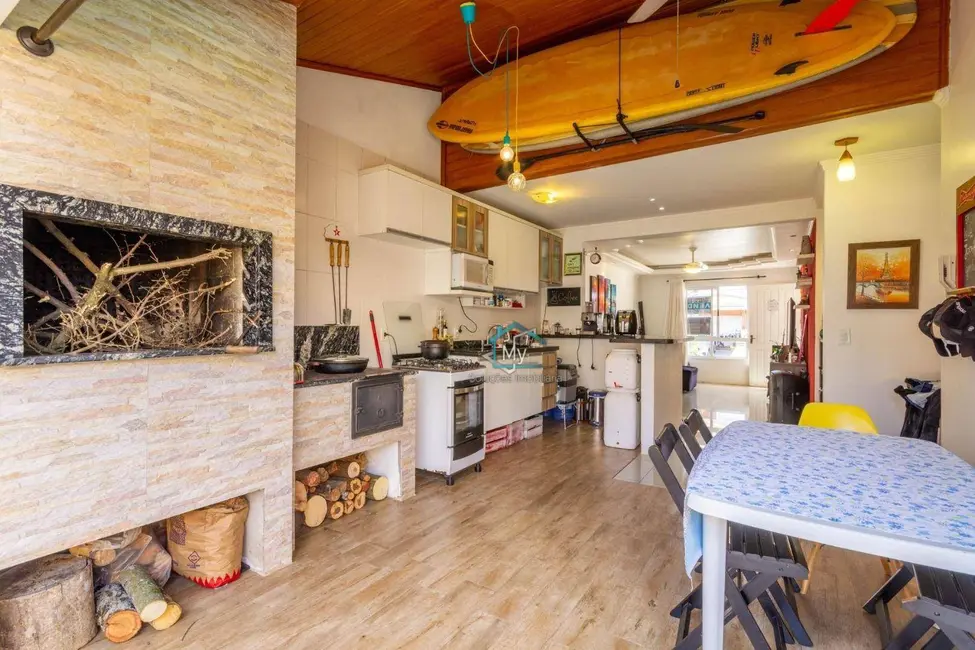 Casa de Condomínio com 2 quartos à venda, 200m2 em Central Parque, Cachoeirinha - RS - imagem 5 Foto 5 de Casa de Condomínio com 2 quartos à venda, 200m2 em Central Parque, Cachoeirinha - RS