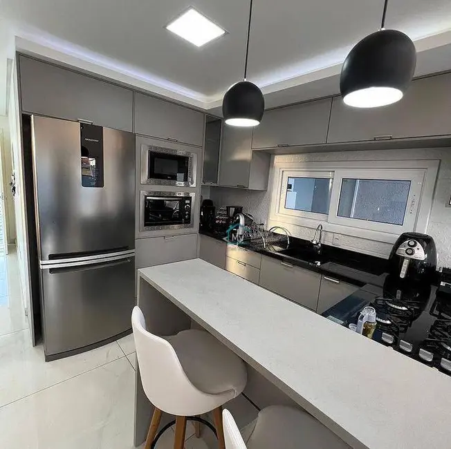 Sobrado com 3 quartos à venda, 275m2 em Parque da Matriz, Gravatai - RS - imagem 6 Foto 6 de Sobrado com 3 quartos à venda, 275m2 em Parque da Matriz, Gravatai - RS