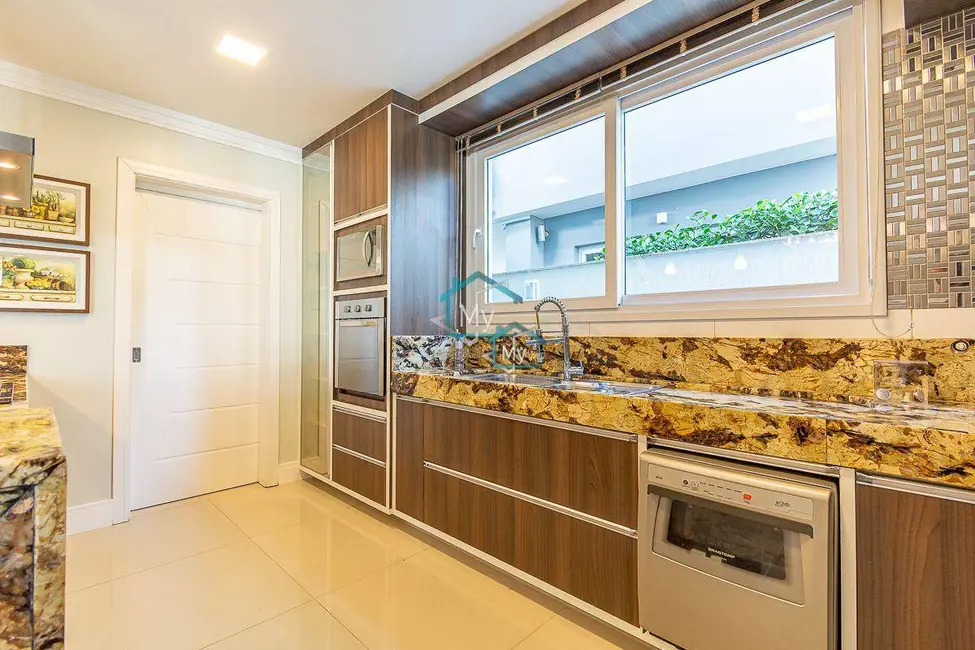 Sobrado com 4 quartos à venda, 367m2 em Santa Cruz, Gravatai - RS - imagem 7 Foto 7 de Sobrado com 4 quartos à venda, 367m2 em Santa Cruz, Gravatai - RS