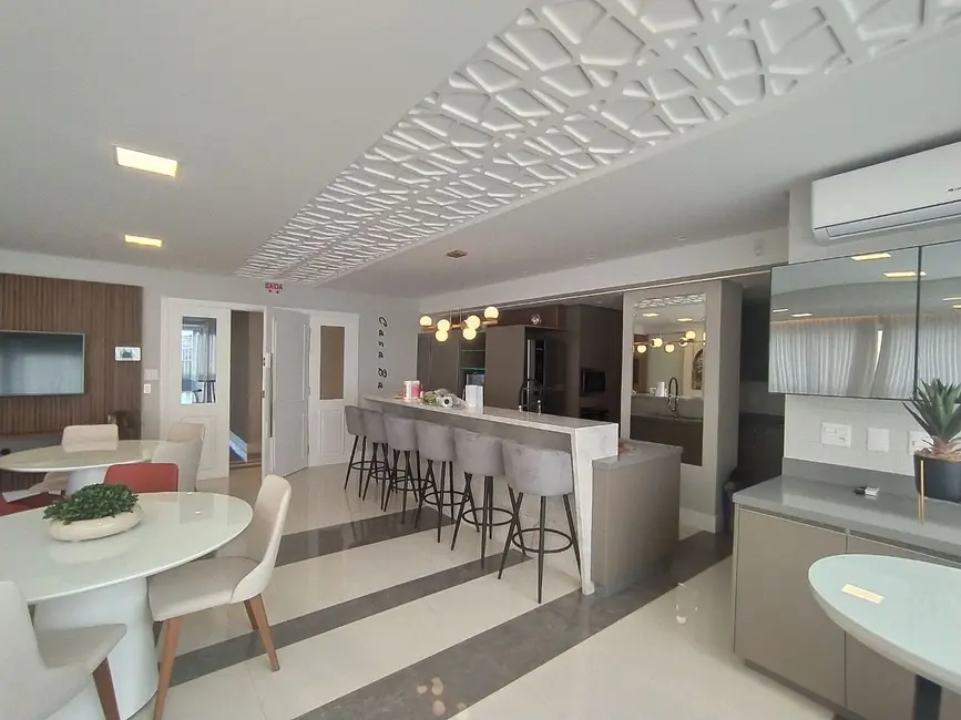 Apartamento com 3 quartos à venda, 134m2 em Centro, Balneario Camboriu - SC - imagem 8 Foto 8 de Apartamento com 3 quartos à venda, 134m2 em Centro, Balneario Camboriu - SC