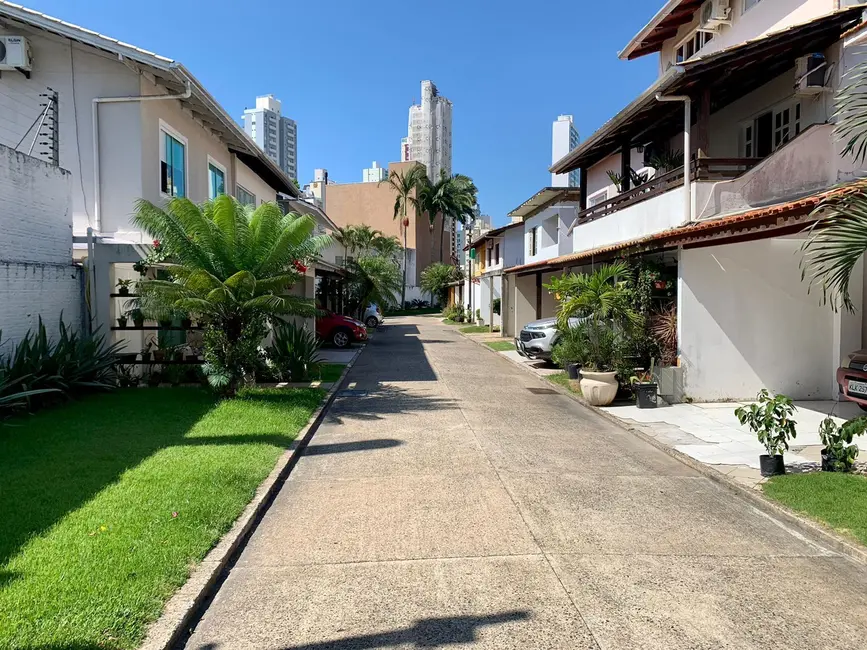 Foto 2 de Casa de Condomínio com 4 quartos à venda, 167m2 em Centro, Balneario Camboriu - SC