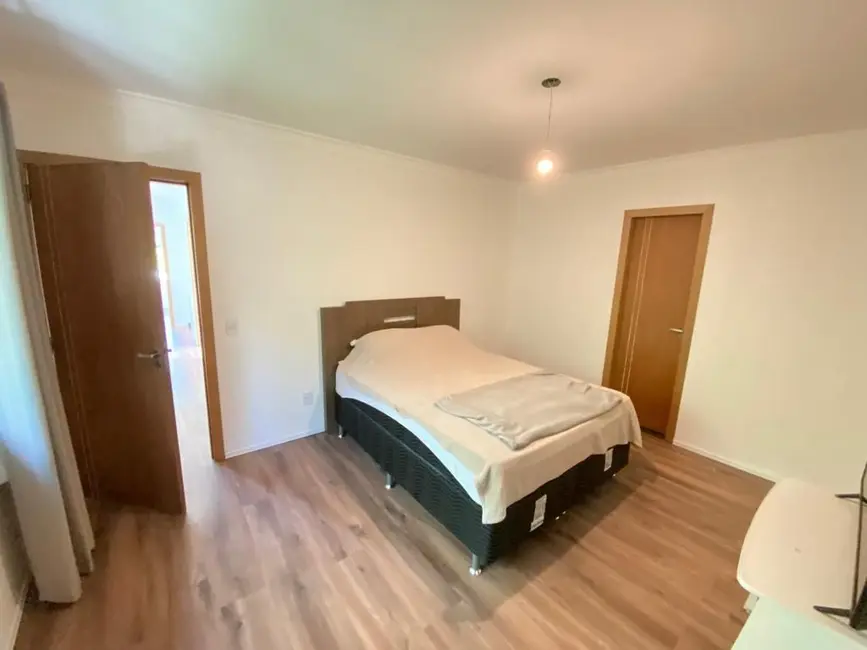 Casa com 3 quartos à venda, 237m2 em Praia do Estaleiro, Balneario Camboriu - SC - imagem 6 Foto 6 de Casa com 3 quartos à venda, 237m2 em Praia do Estaleiro, Balneario Camboriu - SC