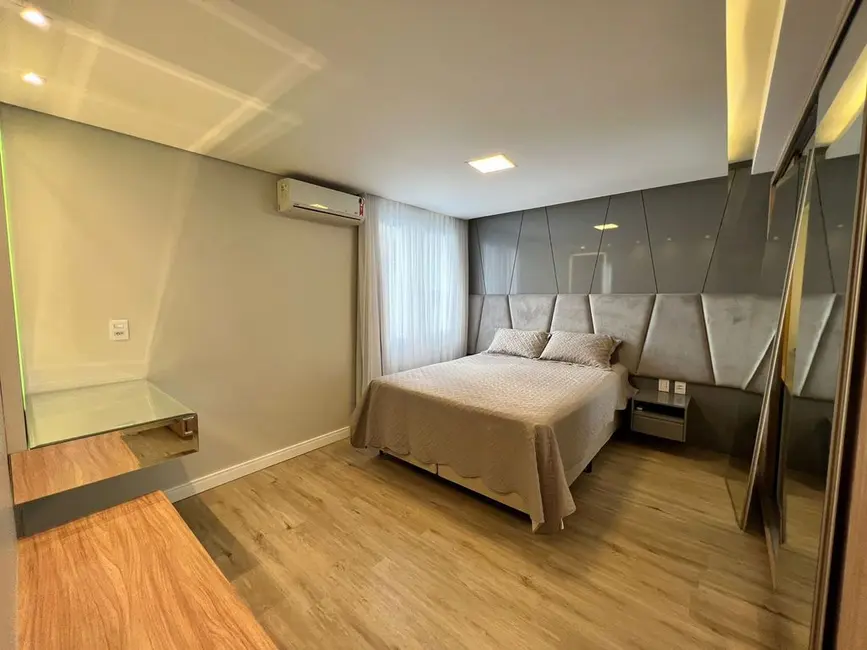 Cobertura com 5 quartos à venda, 240m2 em Centro, Balneario Camboriu - SC - imagem 6 Foto 6 de Cobertura com 5 quartos à venda, 240m2 em Centro, Balneario Camboriu - SC