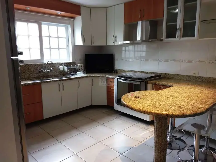 Casa com 3 quartos à venda, 348m2 em Centro, Pinhais - PR - imagem 5 Foto 5 de Casa com 3 quartos à venda, 348m2 em Centro, Pinhais - PR