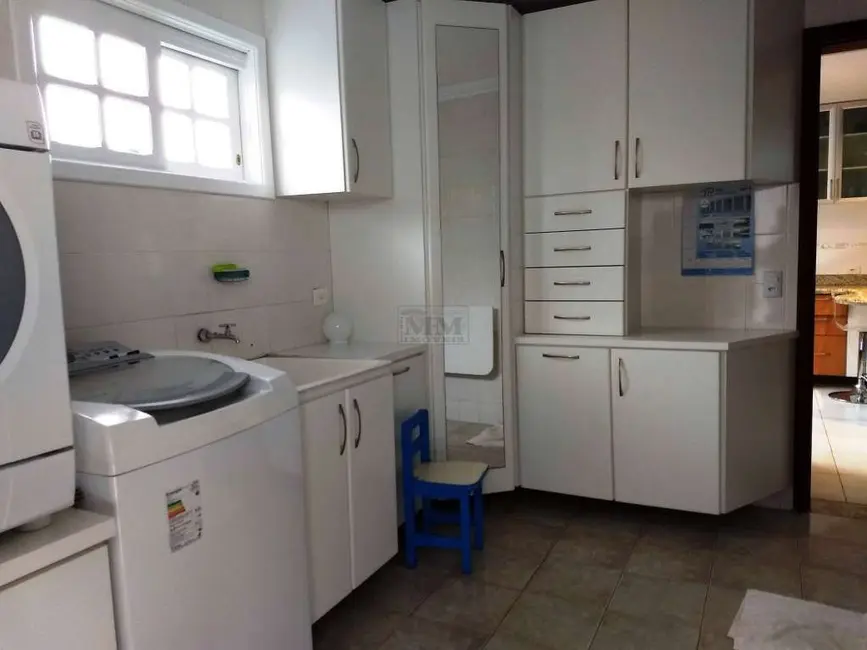 Casa com 3 quartos à venda, 348m2 em Centro, Pinhais - PR - imagem 8 Foto 8 de Casa com 3 quartos à venda, 348m2 em Centro, Pinhais - PR