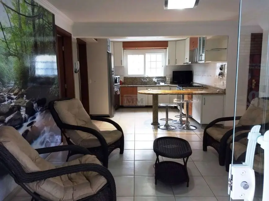 Casa com 3 quartos à venda, 348m2 em Centro, Pinhais - PR - imagem 7 Foto 7 de Casa com 3 quartos à venda, 348m2 em Centro, Pinhais - PR