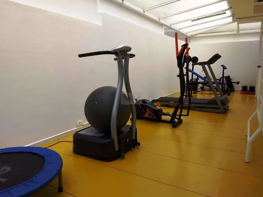 Casa com 3 quartos à venda, 348m2 em Centro, Pinhais - PR - imagem 9 Foto 9 de Casa com 3 quartos à venda, 348m2 em Centro, Pinhais - PR