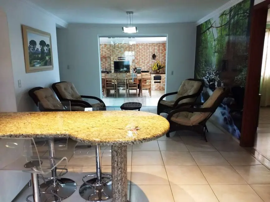 Casa com 3 quartos à venda, 348m2 em Centro, Pinhais - PR - imagem 6 Foto 6 de Casa com 3 quartos à venda, 348m2 em Centro, Pinhais - PR