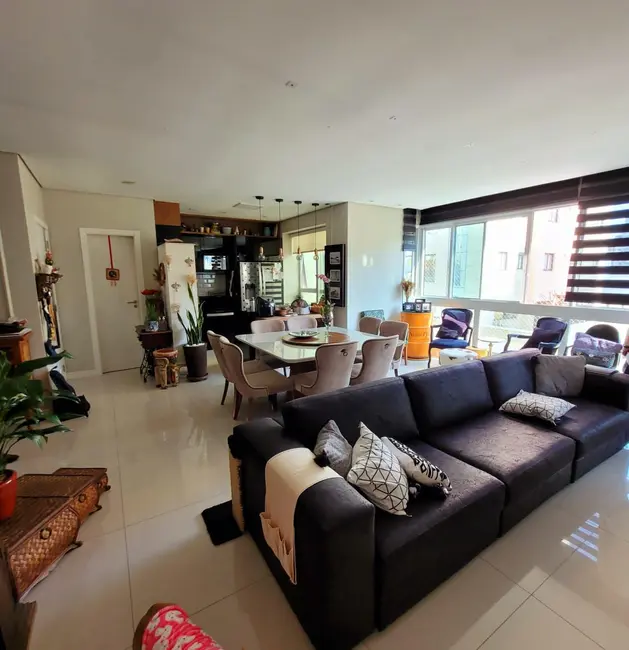 Apartamento com 4 quartos à venda, 140m2 em Centro, Balneario Camboriu - SC - imagem 2 Foto 2 de Apartamento com 4 quartos à venda, 140m2 em Centro, Balneario Camboriu - SC