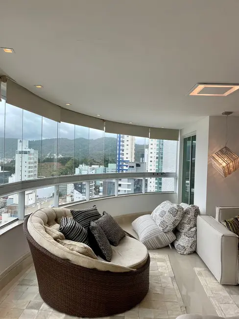 Foto 2 de Apartamento com 3 quartos para alugar, 139m2 em Pioneiros, Balneario Camboriu - SC