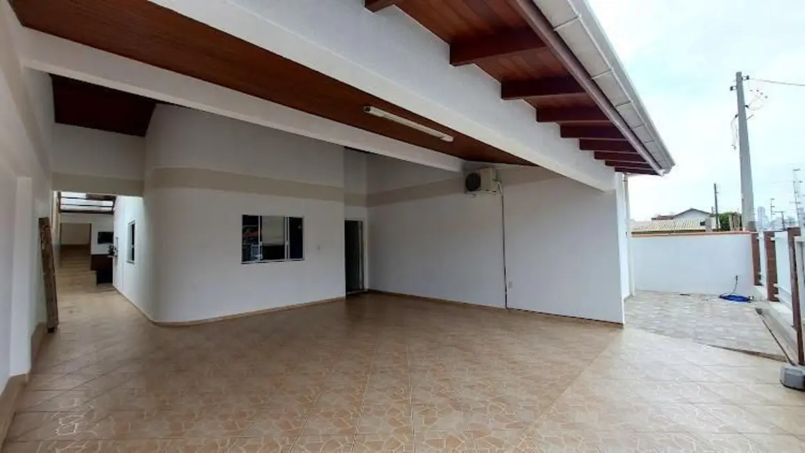 Foto 1 de Casa com 4 quartos à venda, 280m2 em Camboriu - SC