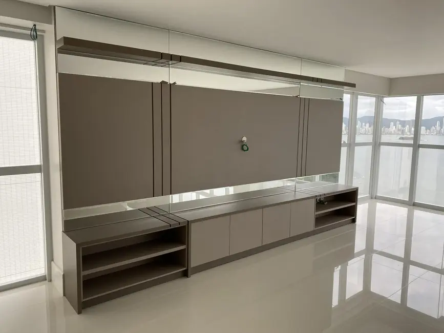 Apartamento com 4 quartos à venda, 237m2 em Centro, Balneario Camboriu - SC - imagem 5 Foto 5 de Apartamento com 4 quartos à venda, 237m2 em Centro, Balneario Camboriu - SC