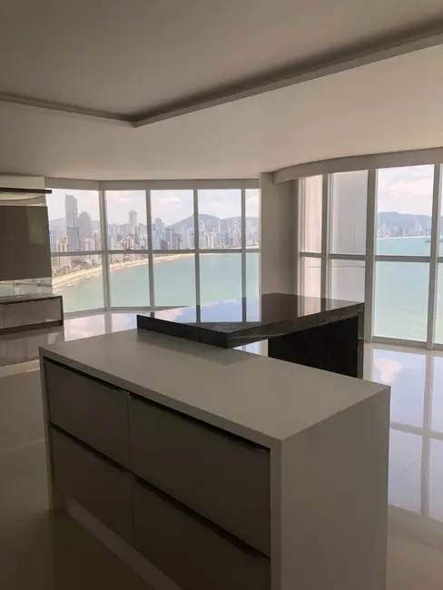Apartamento com 4 quartos à venda, 237m2 em Centro, Balneario Camboriu - SC - imagem 3 Foto 3 de Apartamento com 4 quartos à venda, 237m2 em Centro, Balneario Camboriu - SC