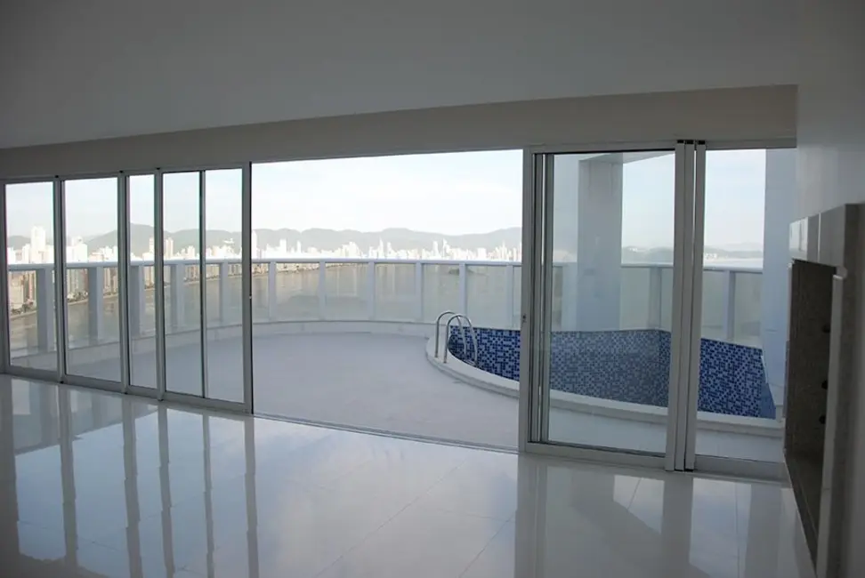 Cobertura com 6 quartos à venda, 490m2 em Centro, Balneario Camboriu - SC - imagem 7 Foto 7 de Cobertura com 6 quartos à venda, 490m2 em Centro, Balneario Camboriu - SC