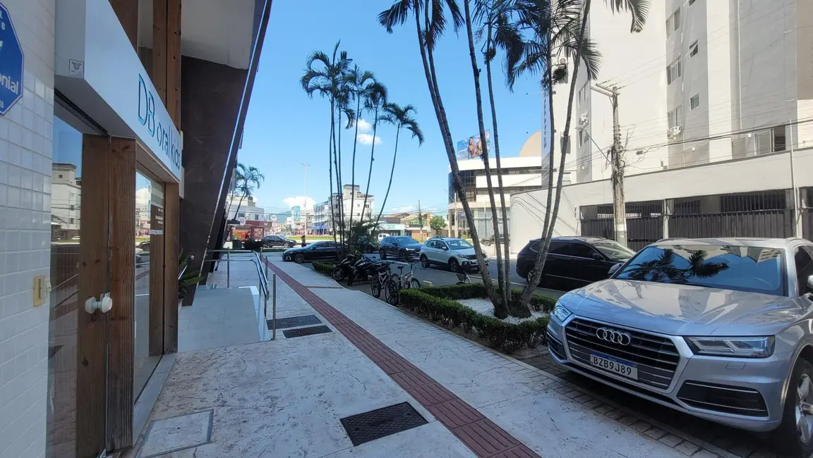 Sala Comercial com 1 quarto à venda, 100m2 em Centro, Balneario Camboriu - SC - imagem 7 Foto 7 de Sala Comercial com 1 quarto à venda, 100m2 em Centro, Balneario Camboriu - SC