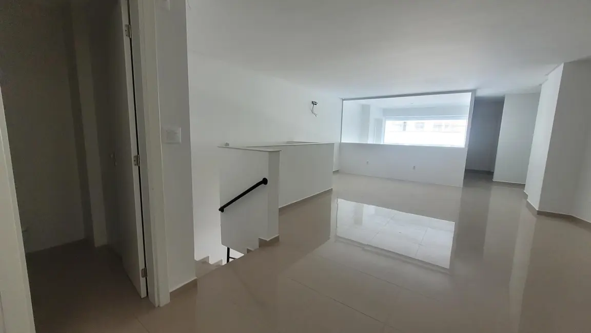 Sala Comercial com 1 quarto à venda, 100m2 em Centro, Balneario Camboriu - SC - imagem 3 Foto 3 de Sala Comercial com 1 quarto à venda, 100m2 em Centro, Balneario Camboriu - SC