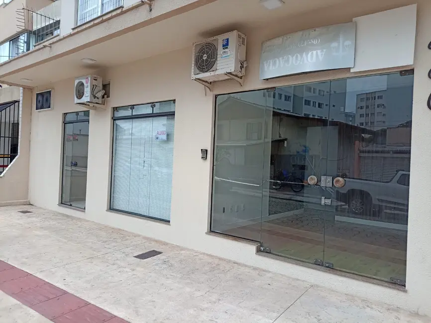 Sala Comercial com 4 quartos para alugar, 84m2 em Centro, Balneario Camboriu - SC - imagem 8 Foto 8 de Sala Comercial com 4 quartos para alugar, 84m2 em Centro, Balneario Camboriu - SC